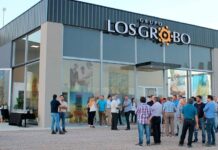 Crisis en el agro: cuatro gigantes agroalimentarias argentinas se presentan en concurso de acreedores Crisis en el agro: cuatro gigantes agroalimentarias argentinas se presentan en concurso de acreedores La crisis financiera golpea con fuerza al sector agroalimentario argentino. En las últimas horas, cuatro importantes empresas del rubro solicitaron la apertura de concursos preventivos de acreedores ante la Justicia comercial debido a su alto nivel de endeudamiento. Se trata de dos compañías del Grupo Los Grobo (Agrofina y Los Grobo Agropecuaria), la productora de insumos Surcos y la láctea SanCor. Estas empresas acumulan un pasivo total de 560 millones de dólares, reflejando el impacto de la caída en los precios internacionales de los granos y el atraso cambiario en Argentina. Los Grobo, entre la reestructuración y la incertidumbre El Grupo Los Grobo, uno de los actores más influyentes del agro argentino, enfrenta una delicada situación financiera. La presentación del concurso preventivo de acreedores para Agrofina y Los Grobo Agropecuaria responde a un volumen de cheques rechazados por 3.700 millones de pesos y la imposibilidad de alcanzar acuerdos con sus acreedores, entre los que figuran entidades bancarias como Galicia, Santander, HSBC, Bapro, Supervielle, Hipotecario, Macro e Industrial. Actualmente, el 90% del grupo pertenece al fondo de inversión Victoria Capital Partners, mientras que Gustavo y Matilde Grobocopatel conservan el 10% restante. Con operaciones en Buenos Aires, La Pampa, Córdoba, Santa Fe y Entre Ríos, la empresa cuenta con 34 sucursales, 27 depósitos de insumos y 16 plantas de acopio, además de una capacidad de almacenamiento de 350.000 toneladas y una red de 500 empleados. Pese a la crisis, desde la compañía aseguraron que seguirán operativas y trabajando en una solución integral que permita reordenar su estructura financiera y mantener el compromiso con productores, proveedores y clientes. Surcos también entra en default Otra empresa afectada es Surcos, proveedora de insumos agrícolas, que declaró su default en diciembre pasado y acumuló deudas por aproximadamente 107 millones de dólares. La compañía oficializó su solicitud de concurso preventivo ante la Comisión Nacional de Valores (CNV), con el objetivo de reordenar sus pasivos y garantizar la continuidad operativa. A través de un comunicado, la firma destacó que la medida busca atraer nuevas inversiones y reestructurar su modelo de negocios para asegurar su sustentabilidad en el largo plazo. SanCor, una crisis que se profundiza Por su parte, SanCor, la histórica cooperativa láctea, también recurrió al concurso preventivo para hacer frente a su difícil situación financiera. La empresa, que supo procesar 4 millones de litros diarios de leche, hoy ha reducido su capacidad operativa a solo 180.000 litros y pasó de 12 plantas a 6 en funcionamiento. El sector agroindustrial argentino atraviesa un momento de extrema complejidad, y la presentación en concurso de estas cuatro grandes compañías refleja el delicado estado financiero en el que se encuentran muchas empresas en el país. Ahora, los próximos pasos dependerán de las negociaciones con los acreedores y la capacidad de estas firmas para encontrar un camino que les permita garantizar su continuidad operativa.